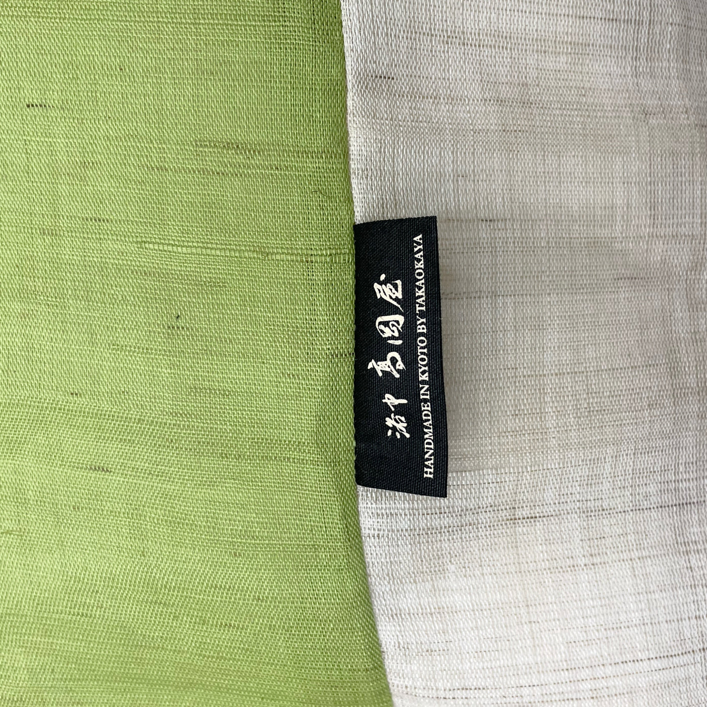 The name Gorone is a combination of two Japanese words: goron (ごろ) and ne (寝). Goron means to flop down and to make yourself comfortable, while ne means to sleep. Linen is good for summer and make you feel cool and refreshing.