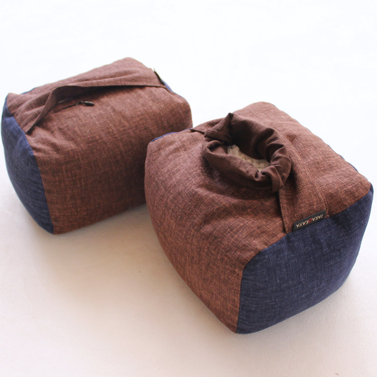 Adjustable filling for customized comfort | Fabric: Kachiiro (Body) + Hihada (Handle)