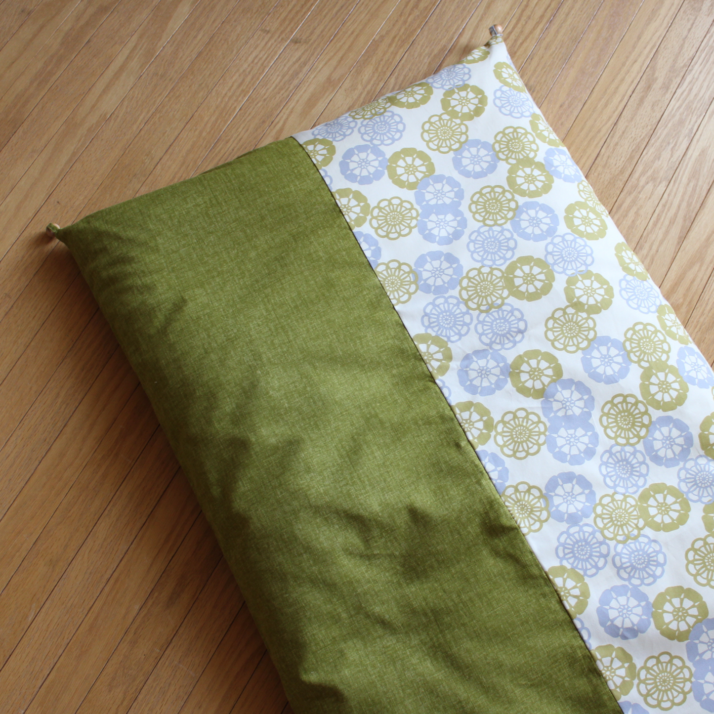 Design: Two-Tone | Color: Floral Green x Moegi