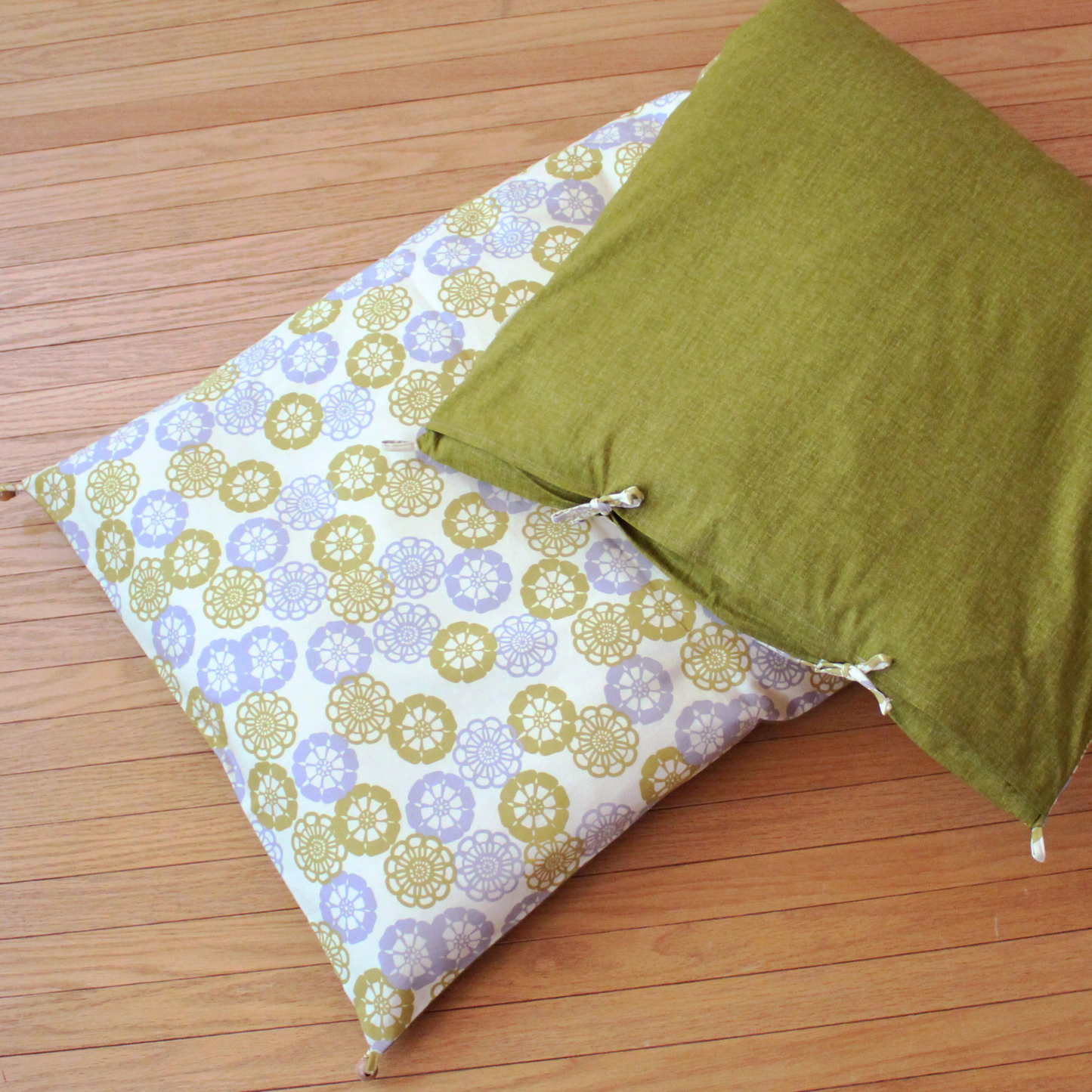Design: Reversible | Color: Floral Green x Moegi