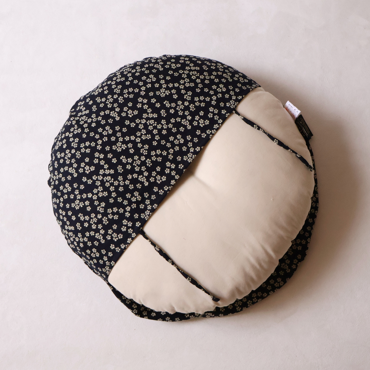 The back of the cover features an overlap opening for inserting the inner cushion. 