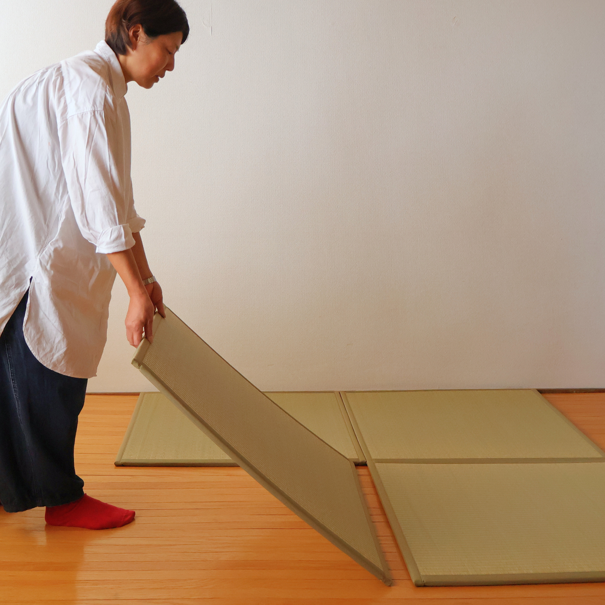 Weight: 1.3kg (70x70cm) / 1.7kg (82x82cm)