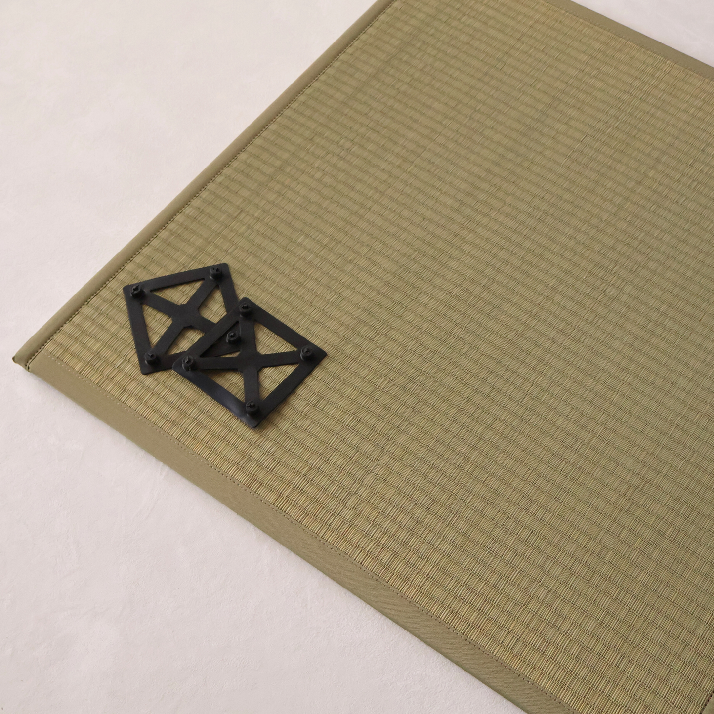 Includes two joints per tatami mat