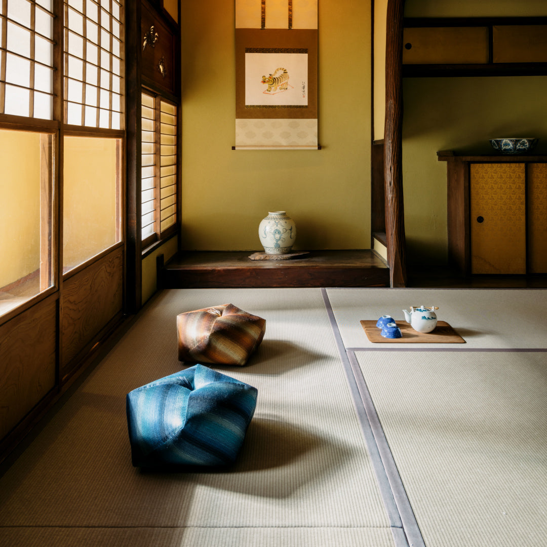 Load image into Gallery viewer, Ojami Cushion | Nishijin Silk - 2023 New Color - - Takaokaya,  zabuton, futon, cushion, made in Kyoto
